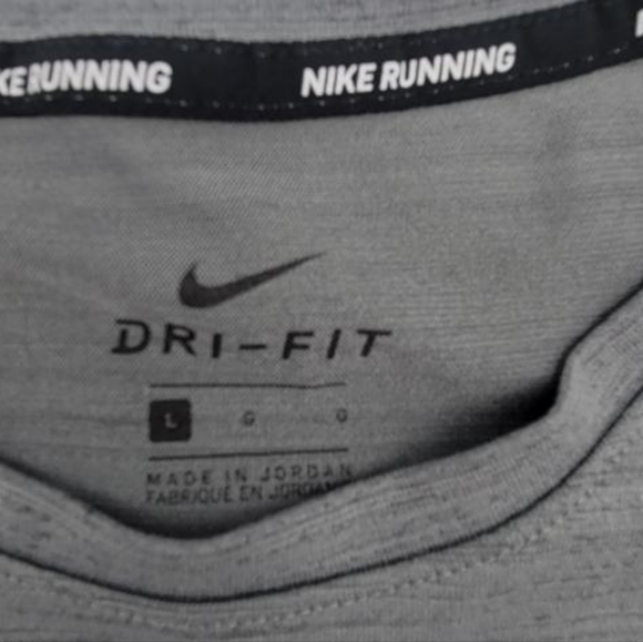 Nike t shirt - Picture 3 of 3